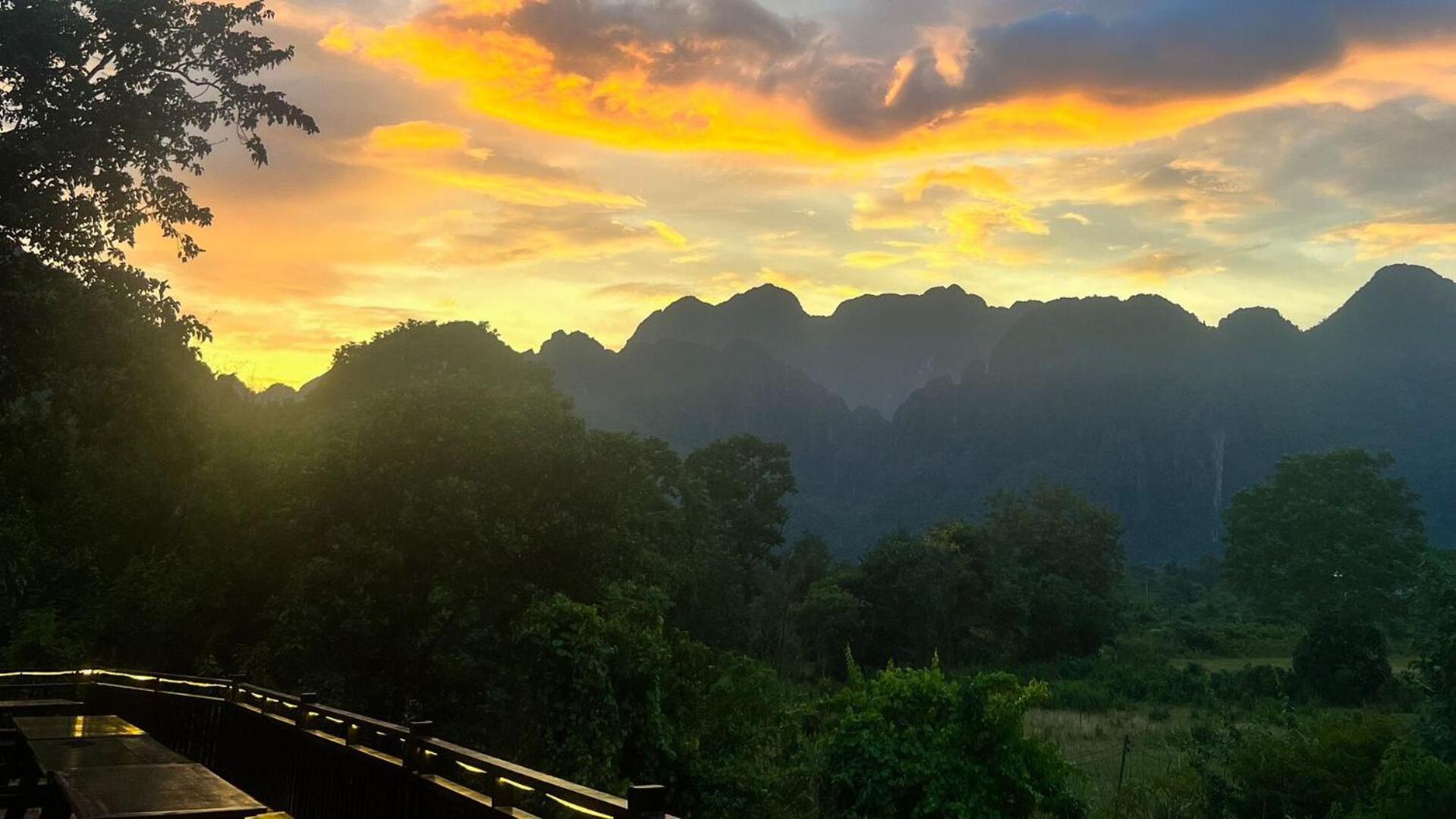 Mad Monkey Vang Vieng Extérieur photo