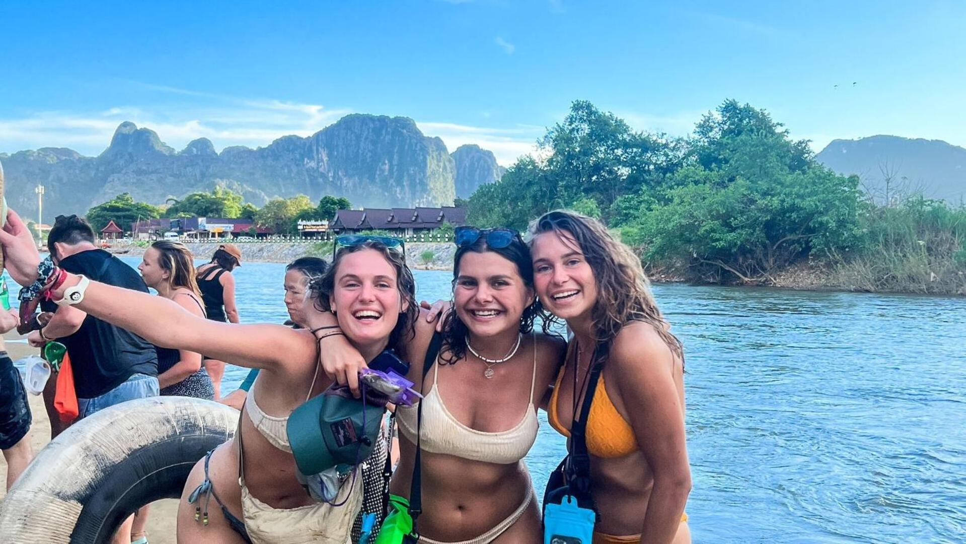 Mad Monkey Vang Vieng Extérieur photo