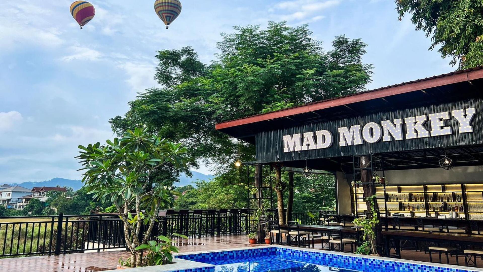 Mad Monkey Vang Vieng Extérieur photo